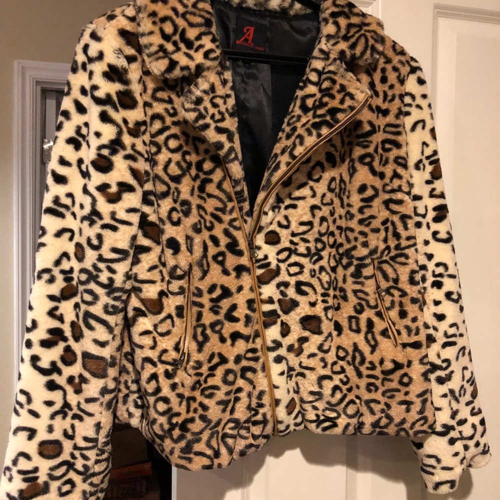 Faux fur leopard jacket beautiful size xl /14